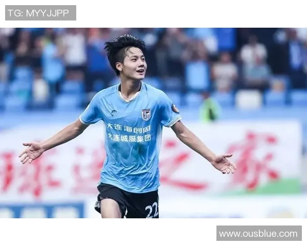 体格强壮的足球明星如何通过训练与饮食塑造完美身材与竞技状态 体格强壮的足球明星如何通过训练与饮食塑造完美身材与竞技状态